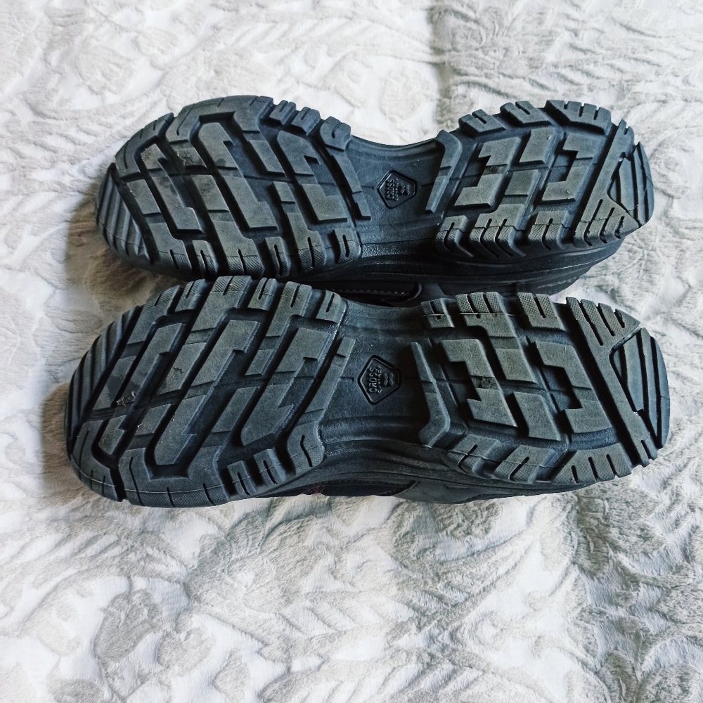 Hiking shoes for women